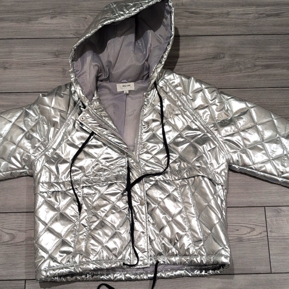 Silver quilted jacket. New Look - Supreme